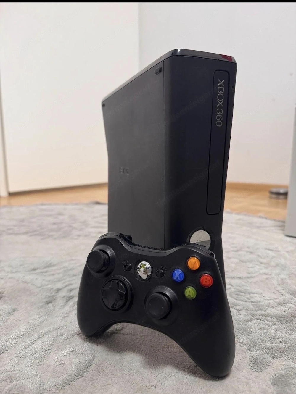 Xbox 360 Slim mit Controller 