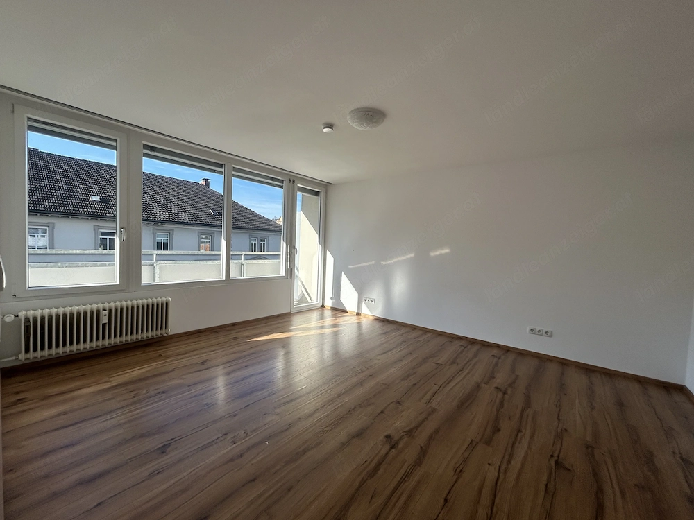 Helle 1,5-Zimmer-Wohnung mit Balkon | vollständig renoviert | zentrale Lage