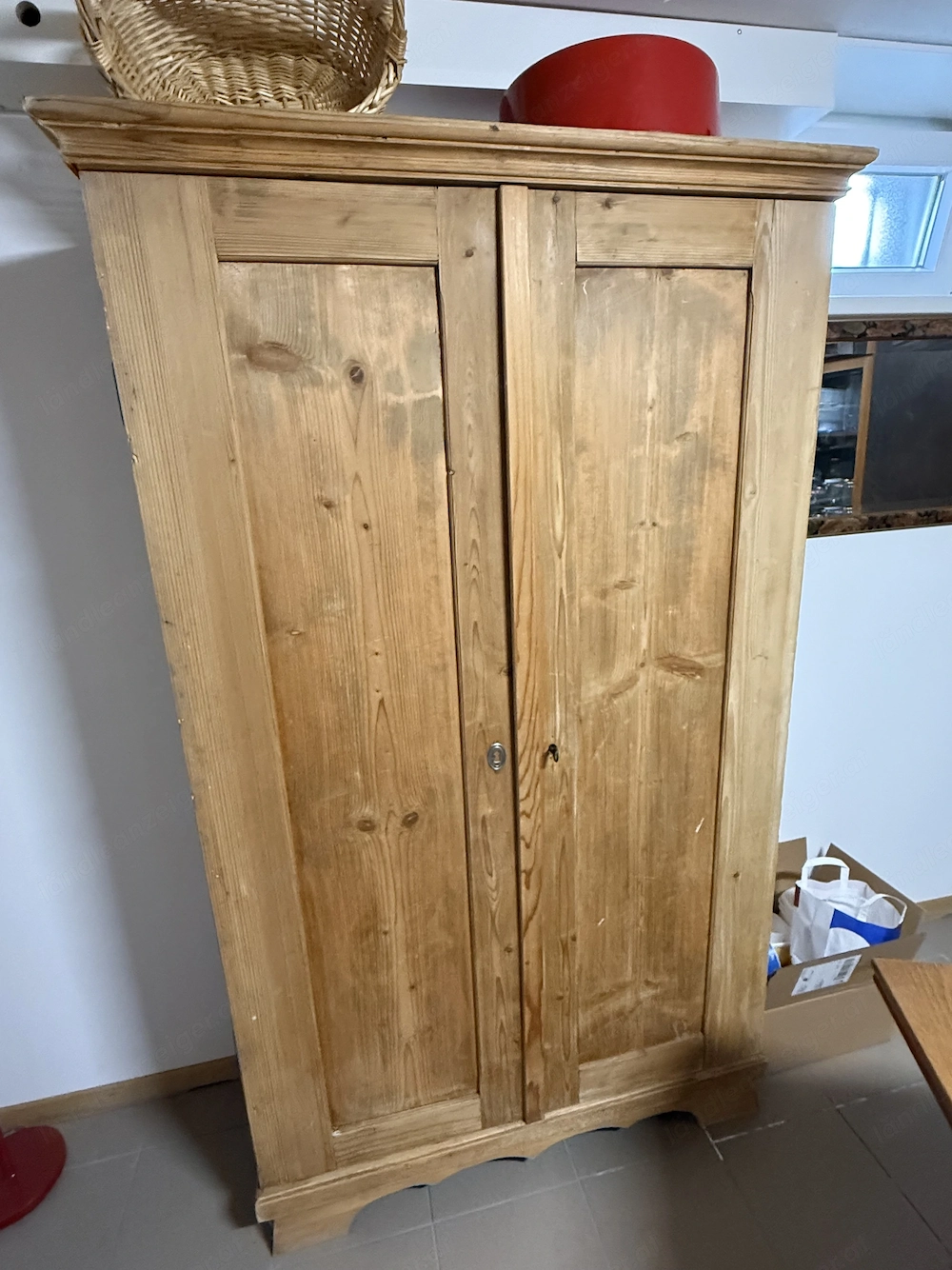 Schrank abgelaugt