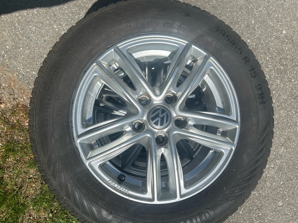 Original VW Alufelgen mit Continental Reifen 195 65 R15