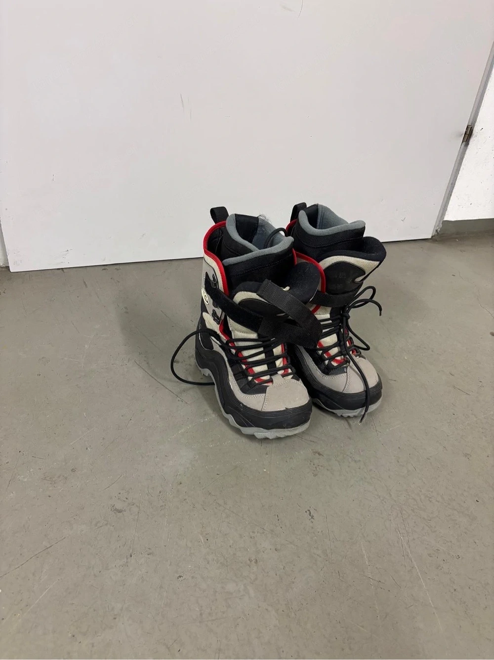 Snowboardschuhe + Rückenschutz