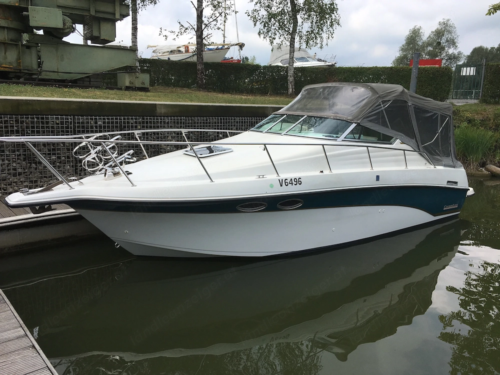 Motorboot mit neuem Motor + Antrieb