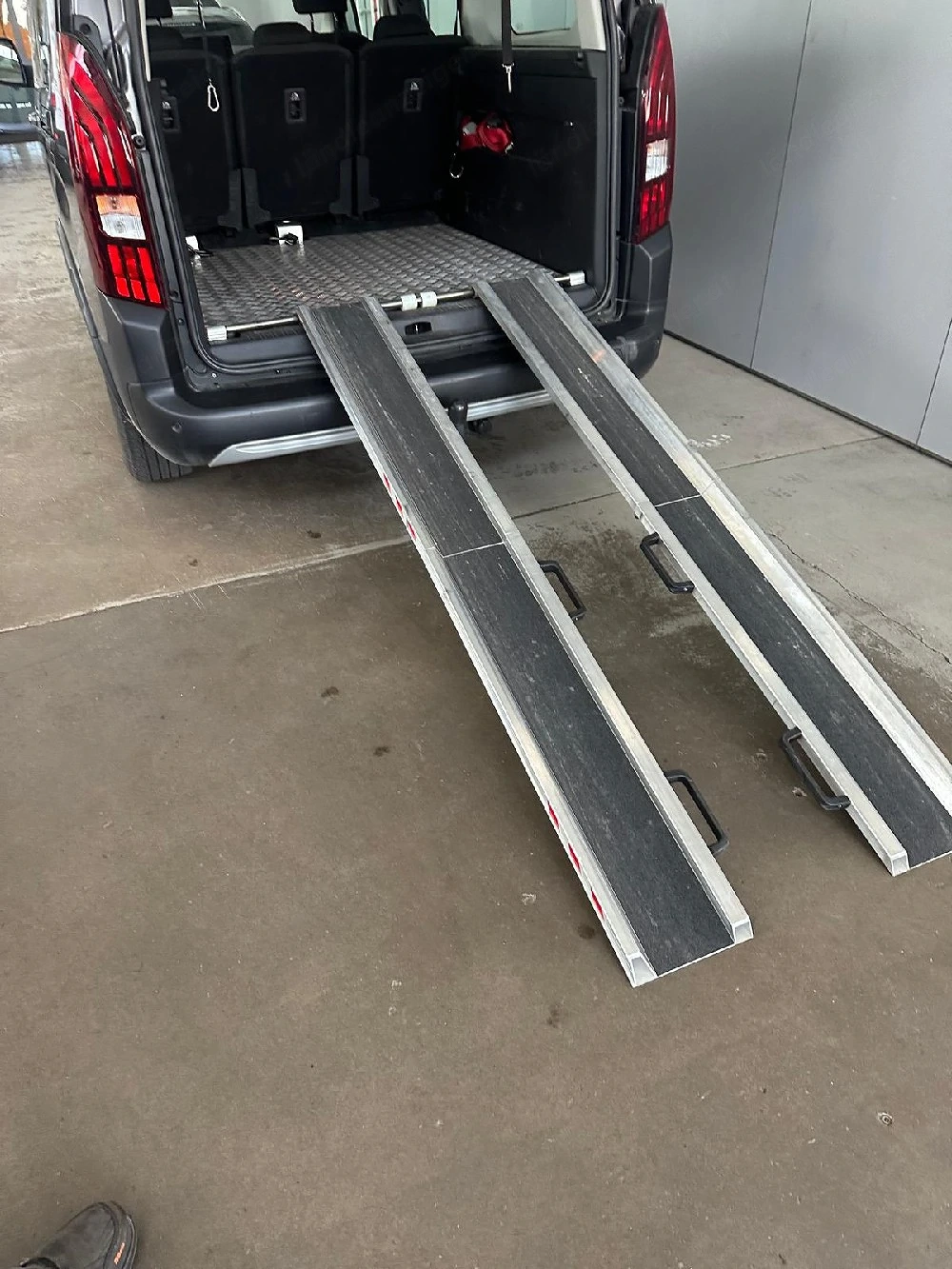 Rollstuhl Rampe mit Seilwinden 