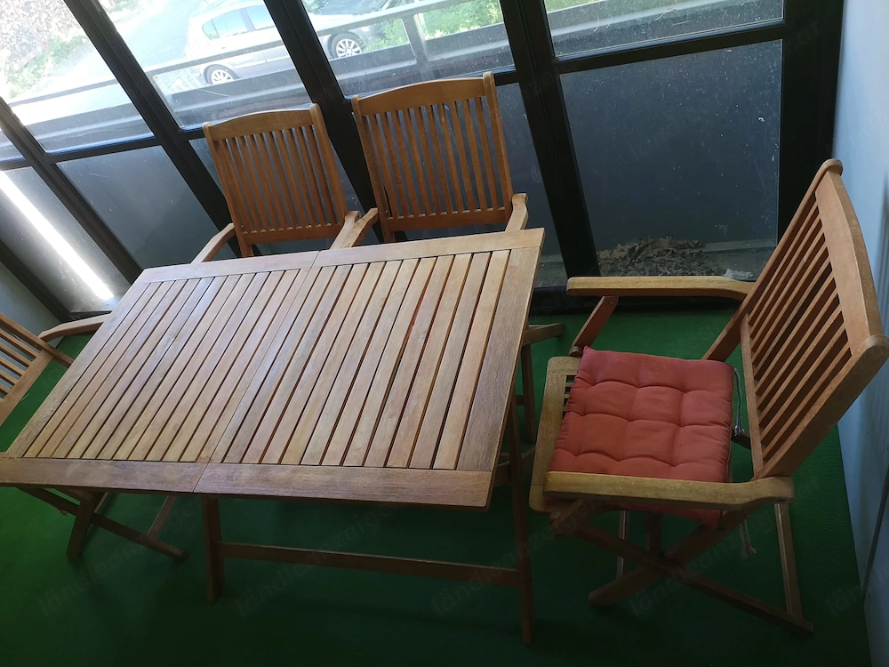 Gartentisch mit Stühlen