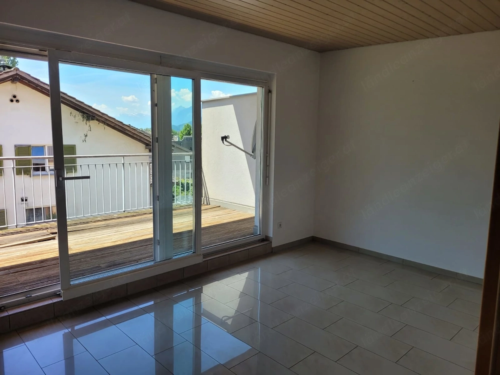 Schöne helle 3 Zimmer Penthauswohnung ca. 70 mit großer Dachterrasse ca.28 m2 und 30 m2 Hobbykeller 