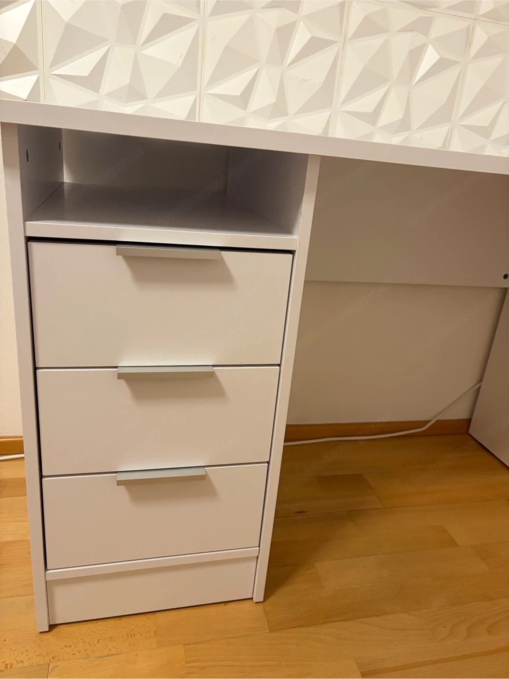 tisch mit stuhl