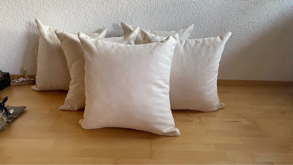 5 weiße Zierkissen 50x50 cm   sauber & gemütlich