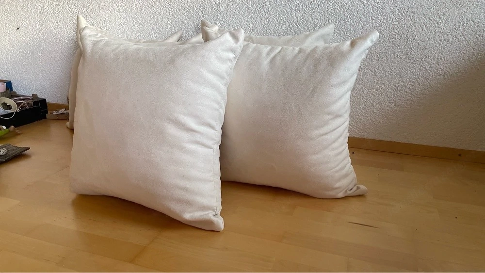 5 weiße Zierkissen 50x50 cm   sauber & gemütlich