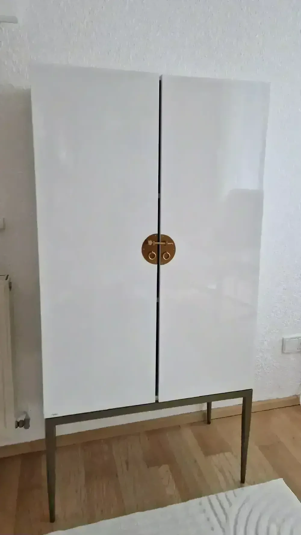 Hochglanzkasten