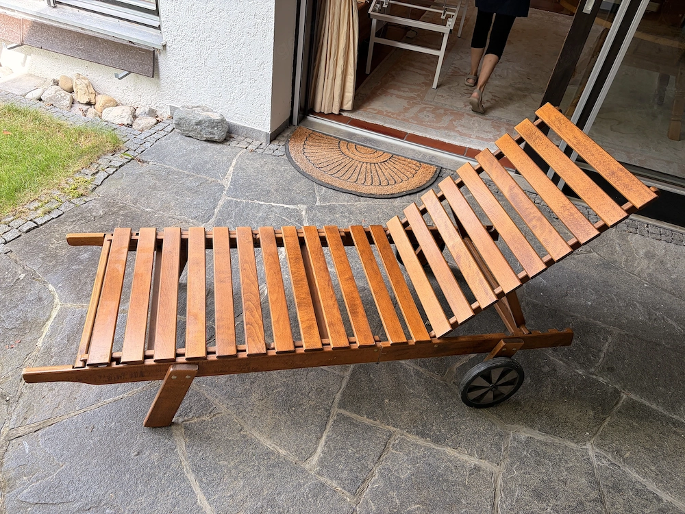 Gartenliegestuhl aus Vollholz