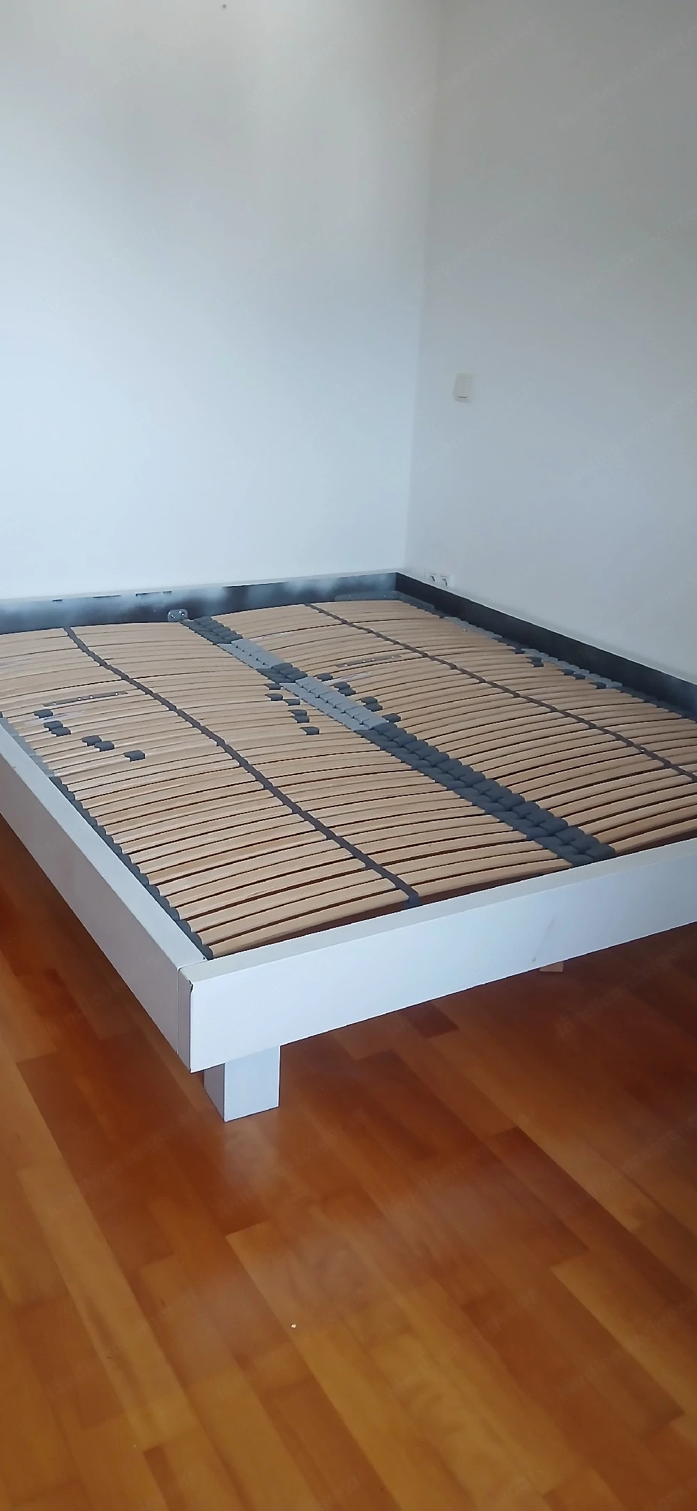 Bettgestell mit Lattenrost ohne Matratze 
