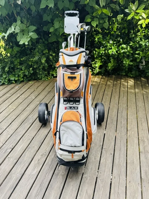 Golfbag mit Golfschläger plus Golfbällen und incl. Trolley