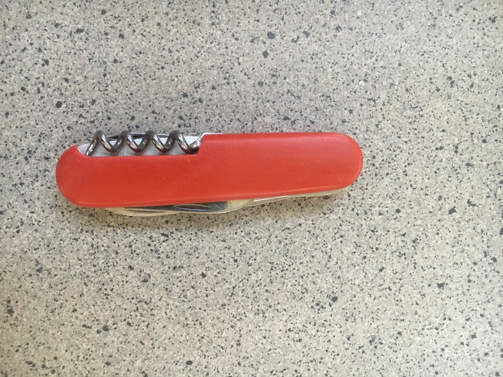 Schweizermesser mit sechs Funktionen