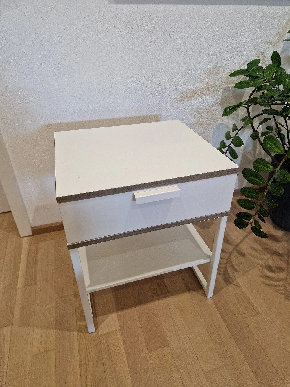 Nachtkästchen (weiß Holzoptik)