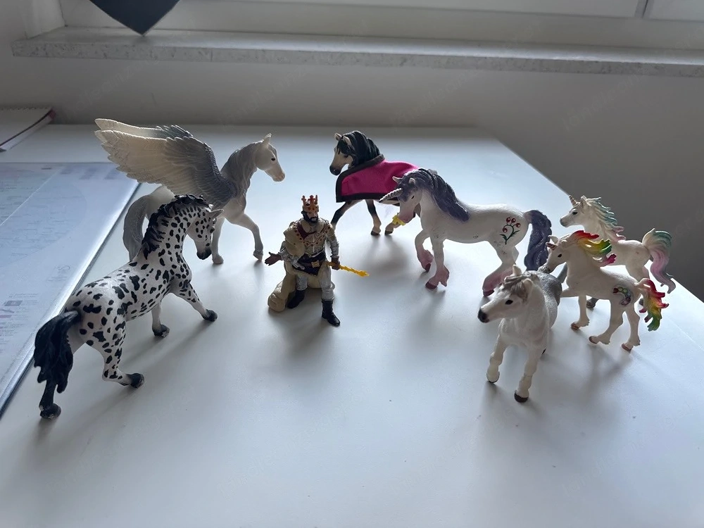 7 Schleichpferde + König