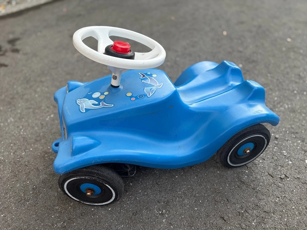 Bobby Car in blau