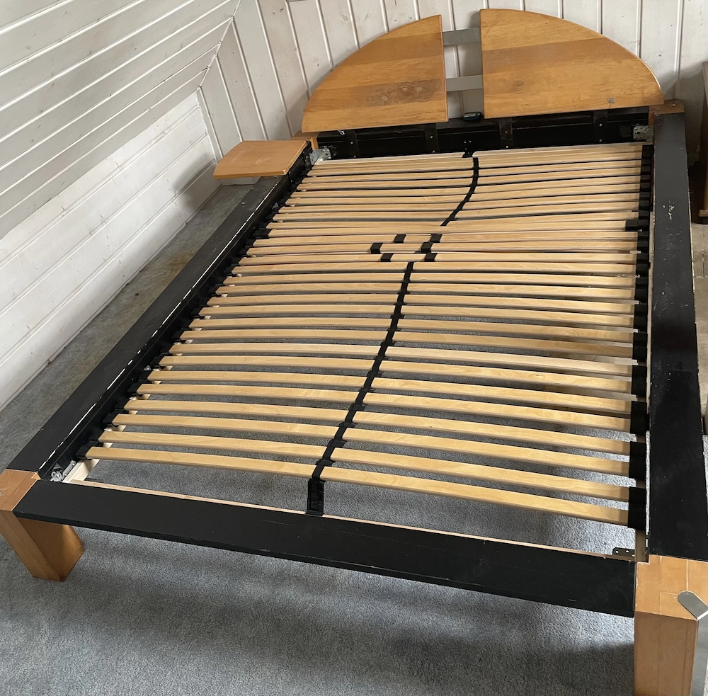 Bett 140 x 200 cm Holzbett inkl. Nachtkästchen gratis ohne Lattenroste zu verschenken 