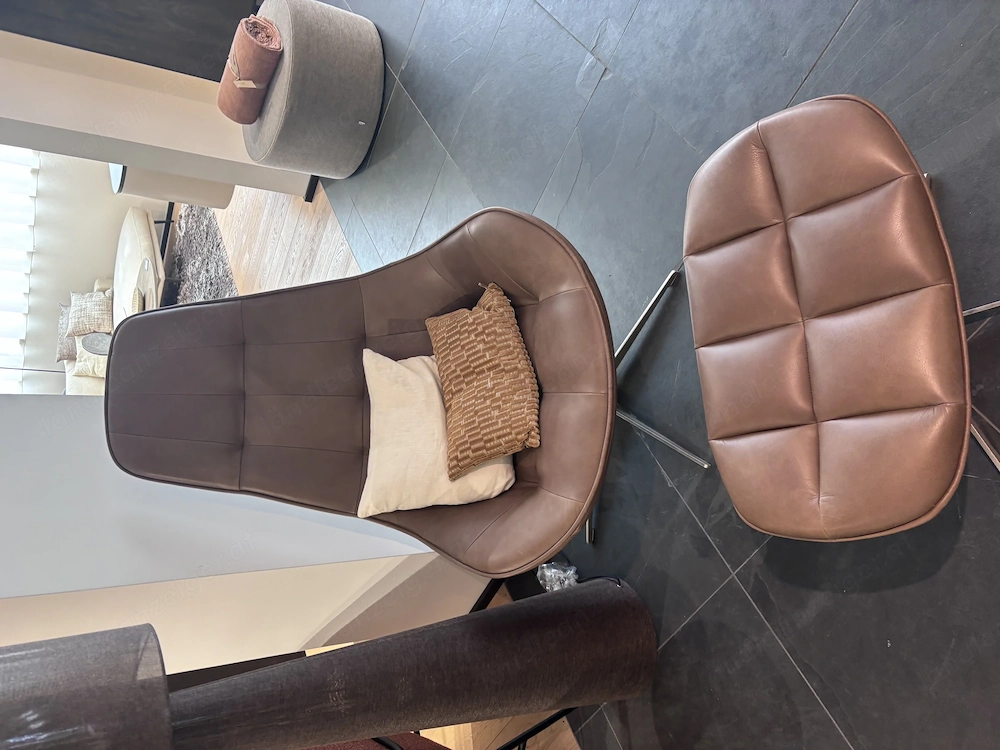 Sessel und Fußhocker - Leder braun