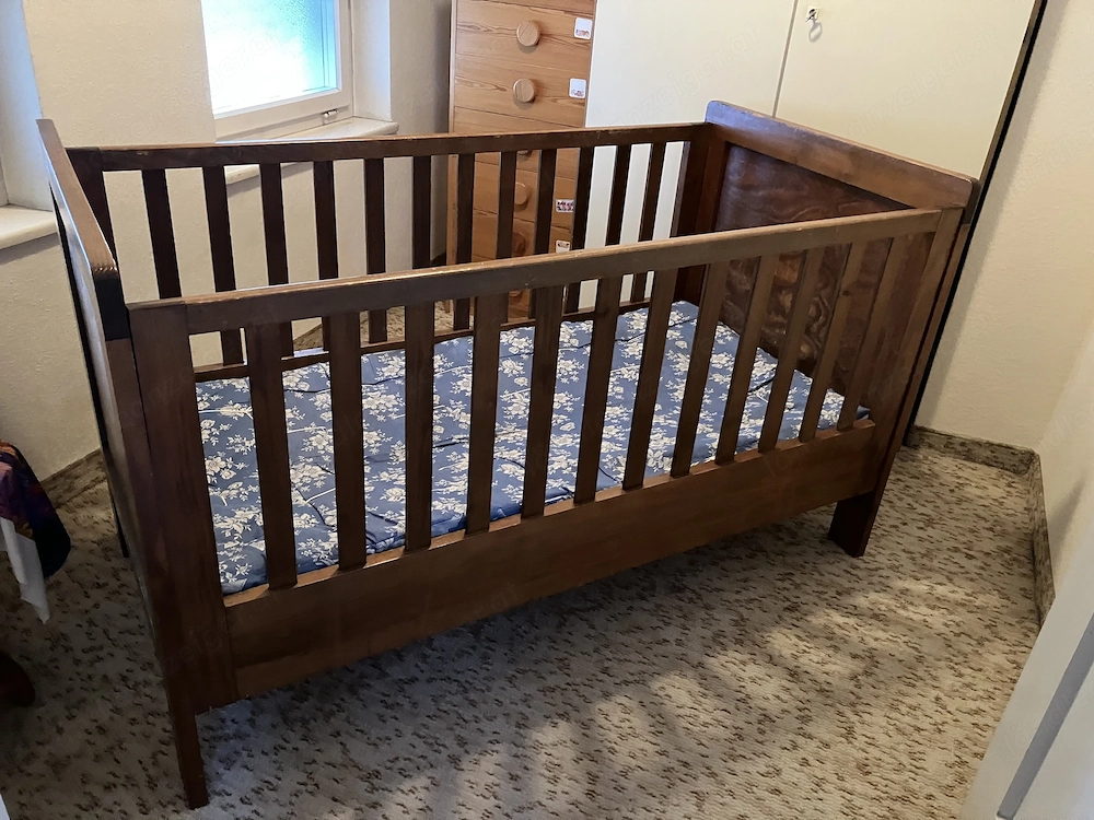 Gitterbett aus Holz