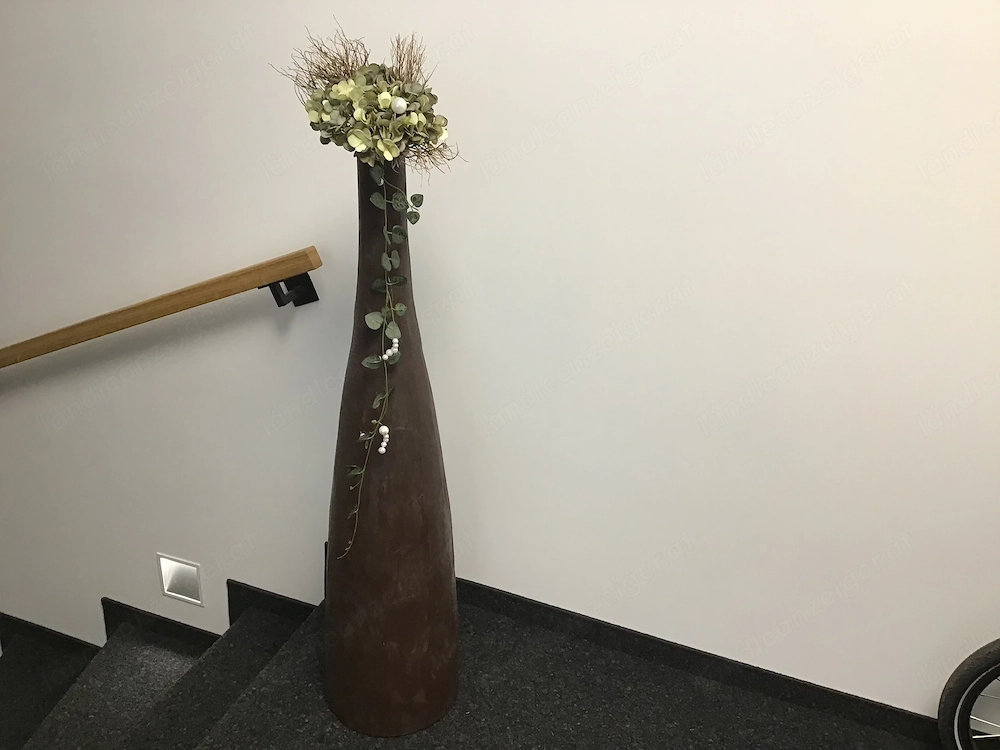 Bodenvase leicht mit Dekoblumen