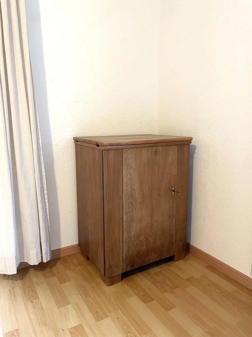 Bernina Nähmaschine mit Schrank 
