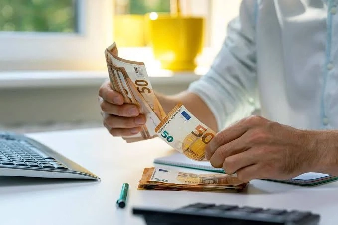 Wir bieten Kredite: und Investitionen für alle in Österreich.