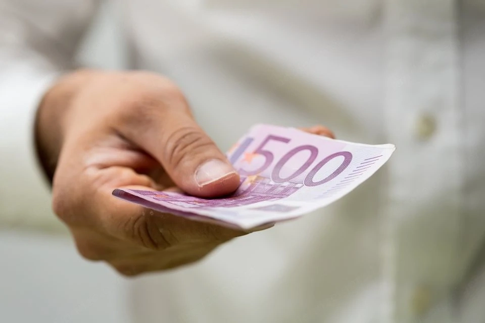 Wir bieten Kredite: und Investitionen zu sehr einfachen Konditionen.