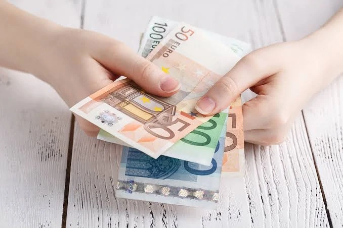 Kredit: Wir bieten Investitionen mit sehr einfachen Konditionen.
