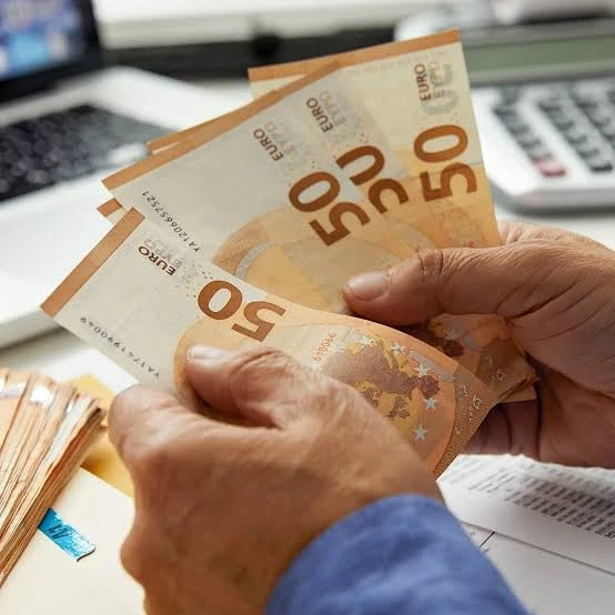 Wir bieten Kredite: für Investitionen, Immobilien, Landwirtschaft und Gewerbehypotheken an.
