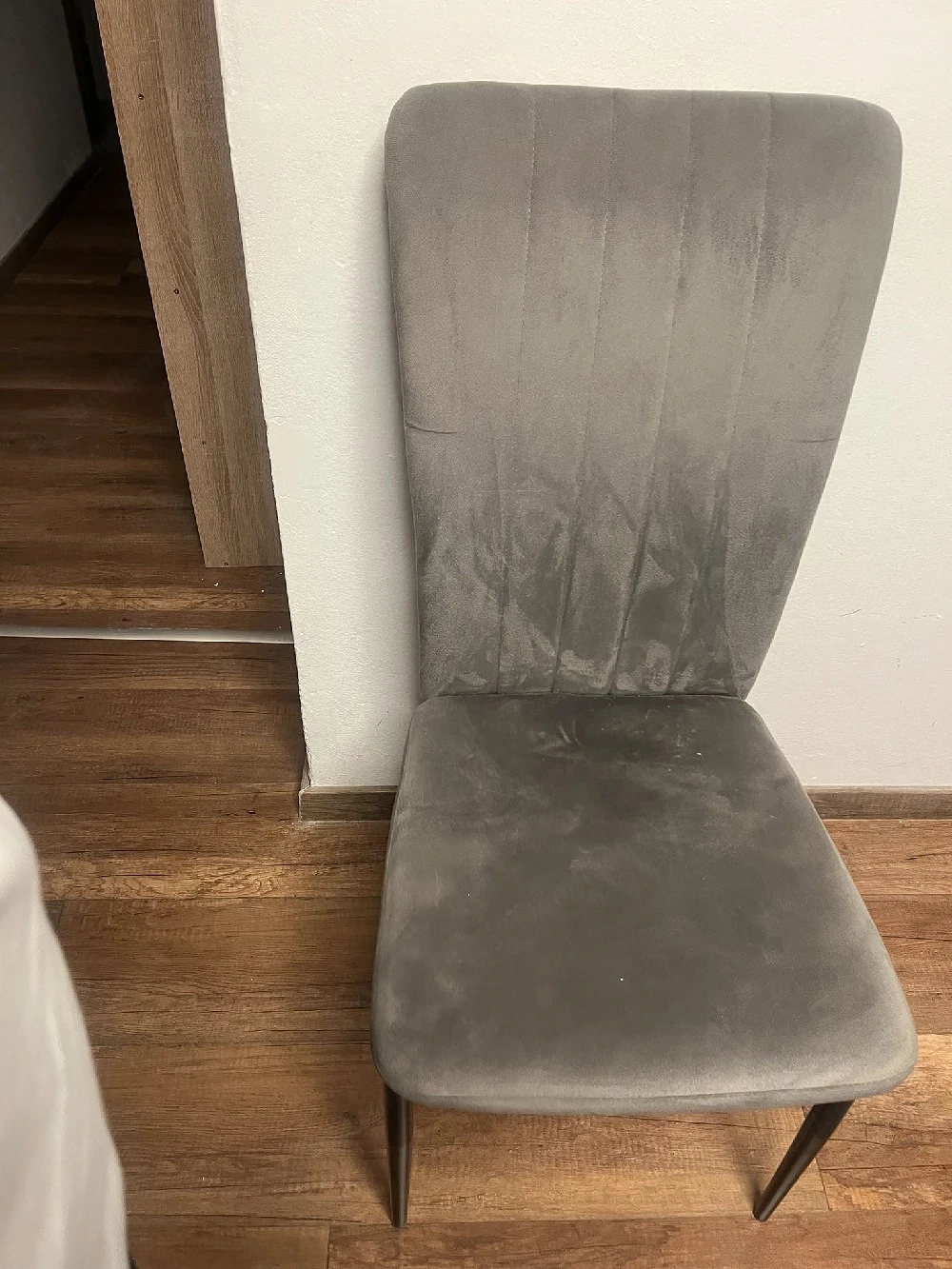2 graue stühle 