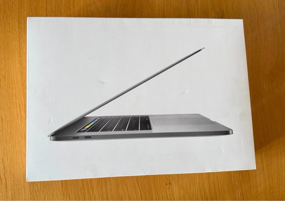 MacBook Pro 15" Touchbar i7 512SSD 16GB Ram