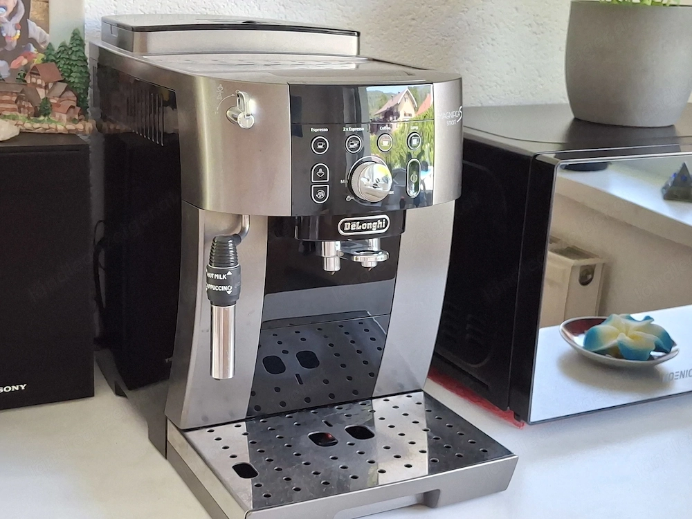 Espresso und Kaffeevollautomat DeLonghi