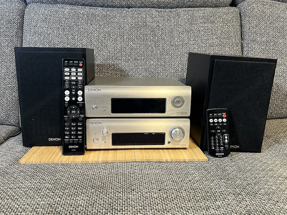 Denon D-F109N Stereo Kompaktanlage Silber mit Netzwerkplayer & Lautsprechern