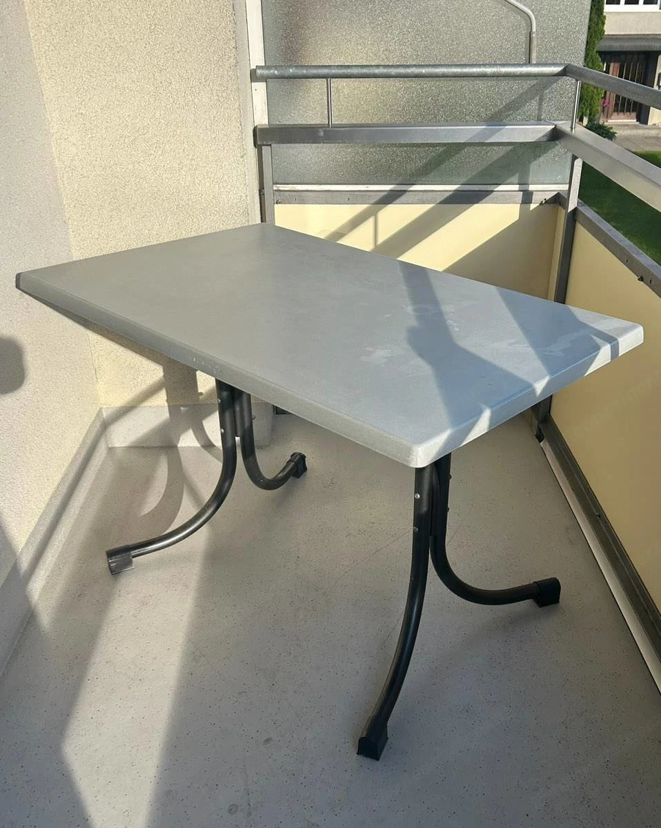 Acamp-Tisch sucht neuen Balkon!