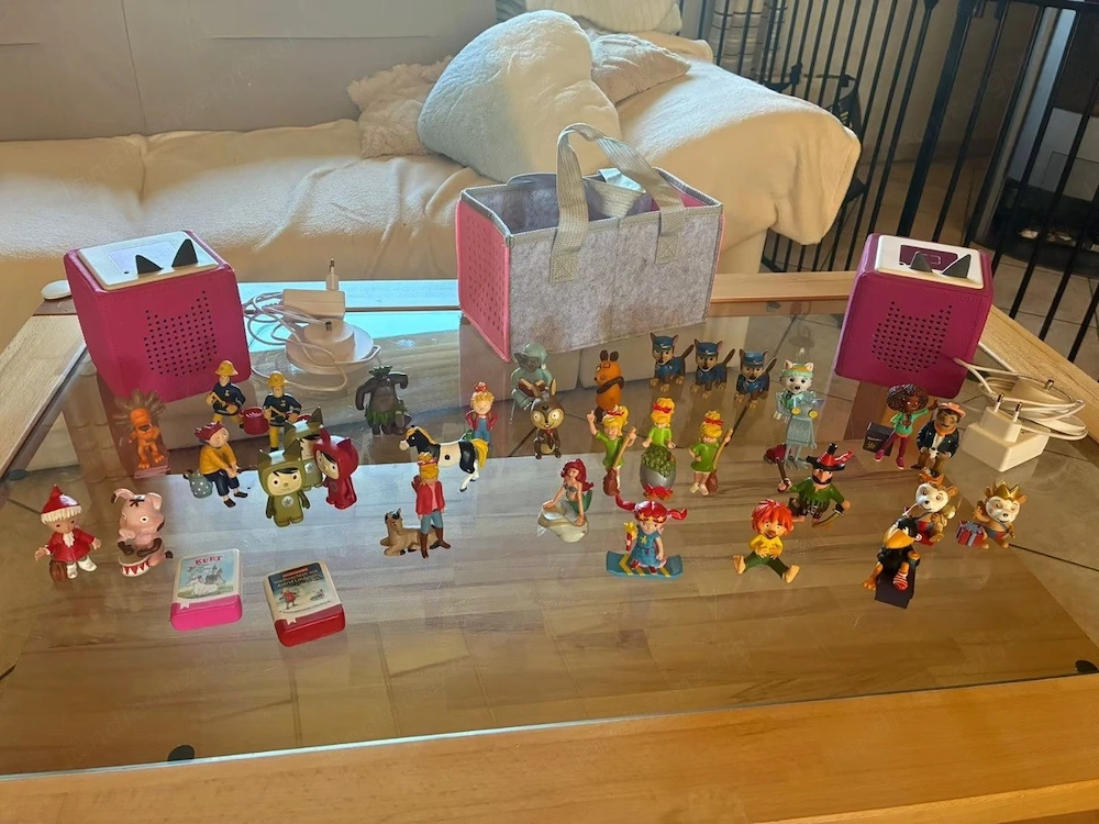 27 Tonies & 2 Tonieboxen mit Ladekabel