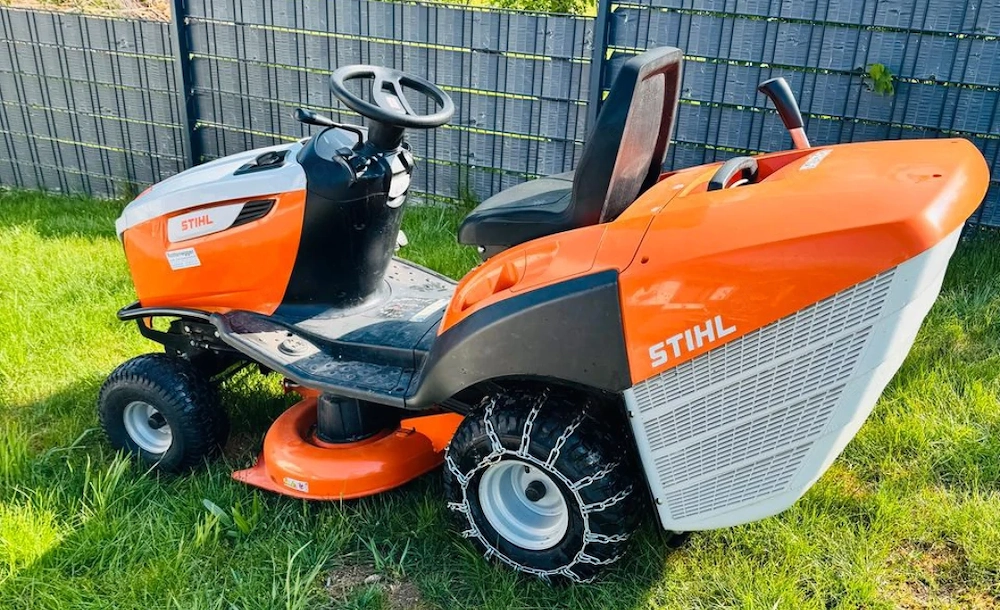 STIHL RT 5097 Z Rasentraktor mit Anhängerkupplung u. Winterpaket