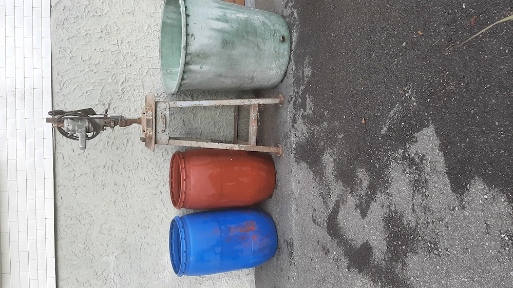 3 stk Regentonnen und Ständerbohrmaschine 