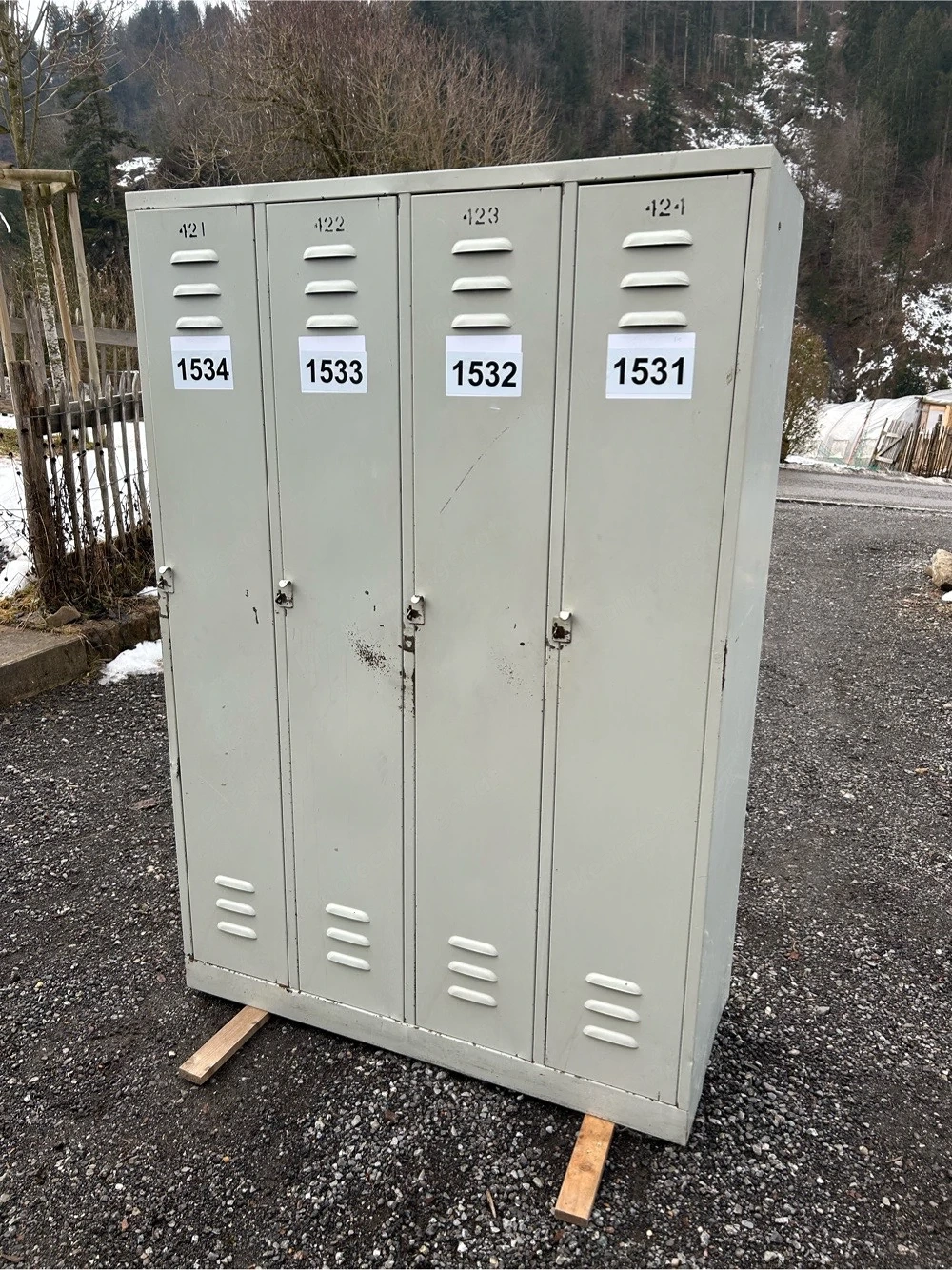 Spind   Metallschrank