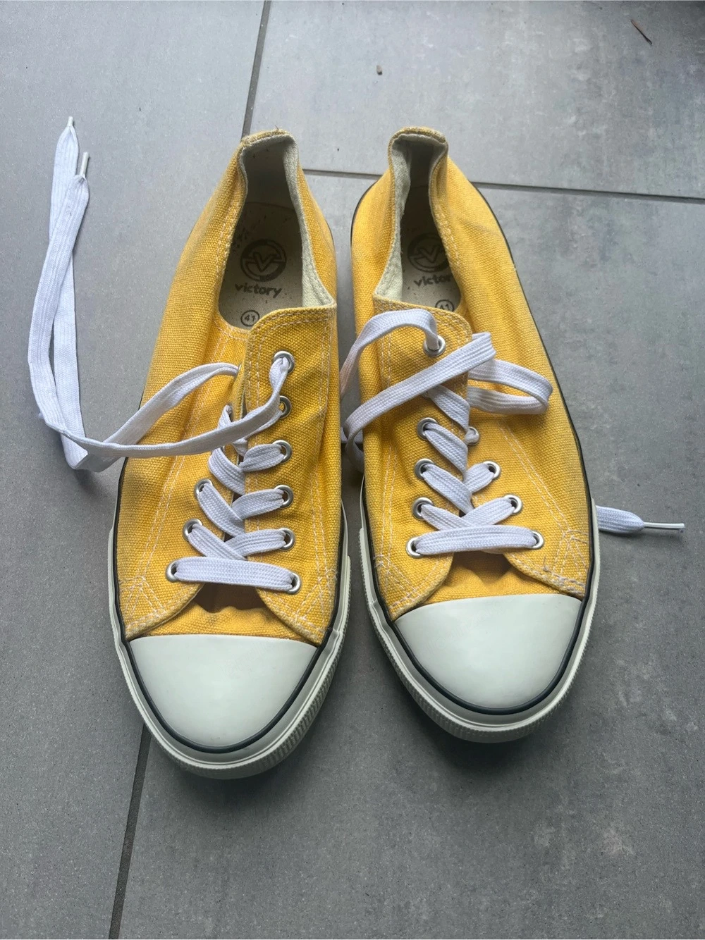 Gelbe Canvas-Sneaker Victory Gr. 41   klassischer Freizeit-Look & bequem