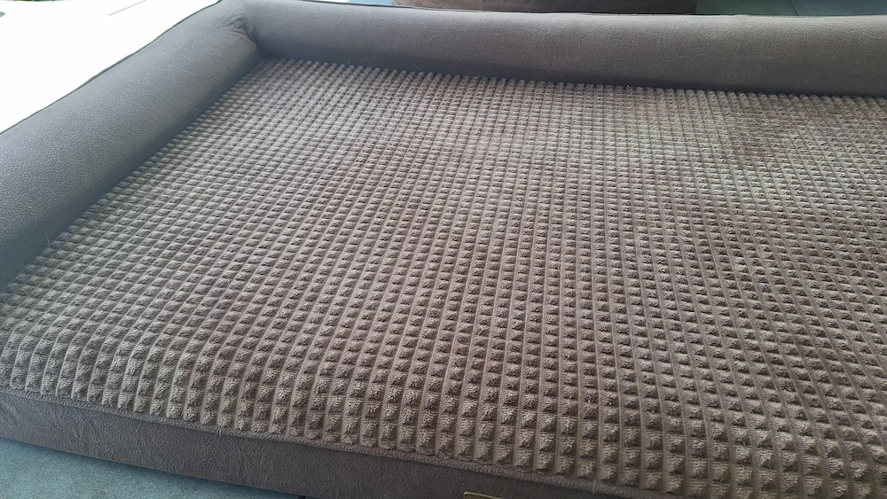 Verkaufe Tolles Hundebett, Leine und Napf
