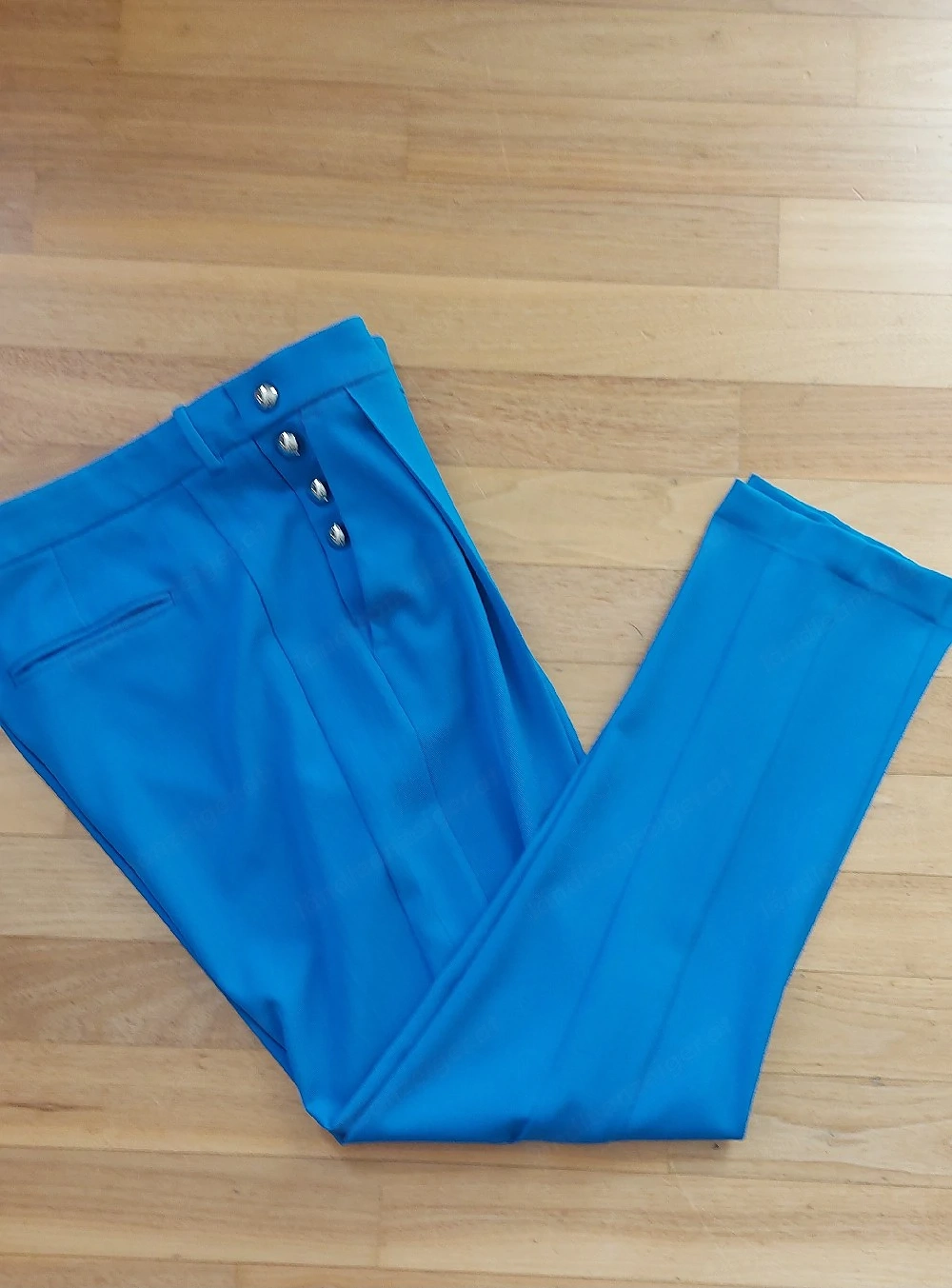 Hose mit Bügelfalte 