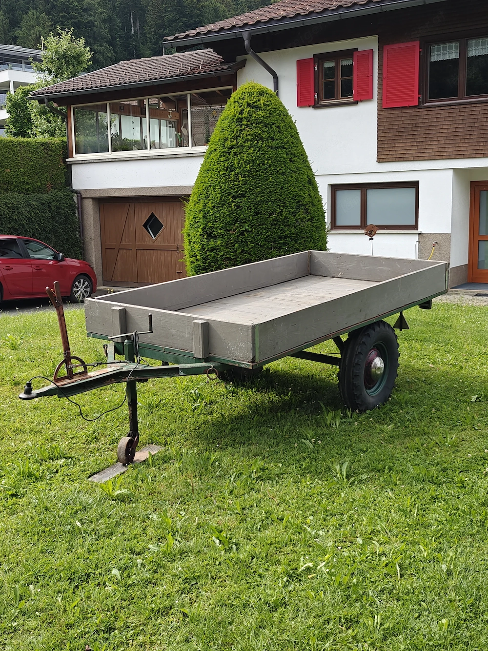 stabiler Traktorhänger mit vielen Verwendungsmöglichkeiten