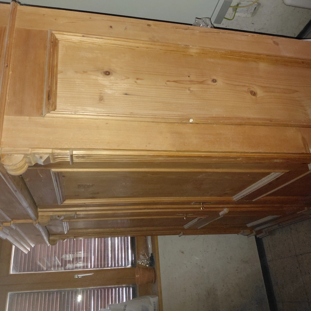 Kleiderschrank