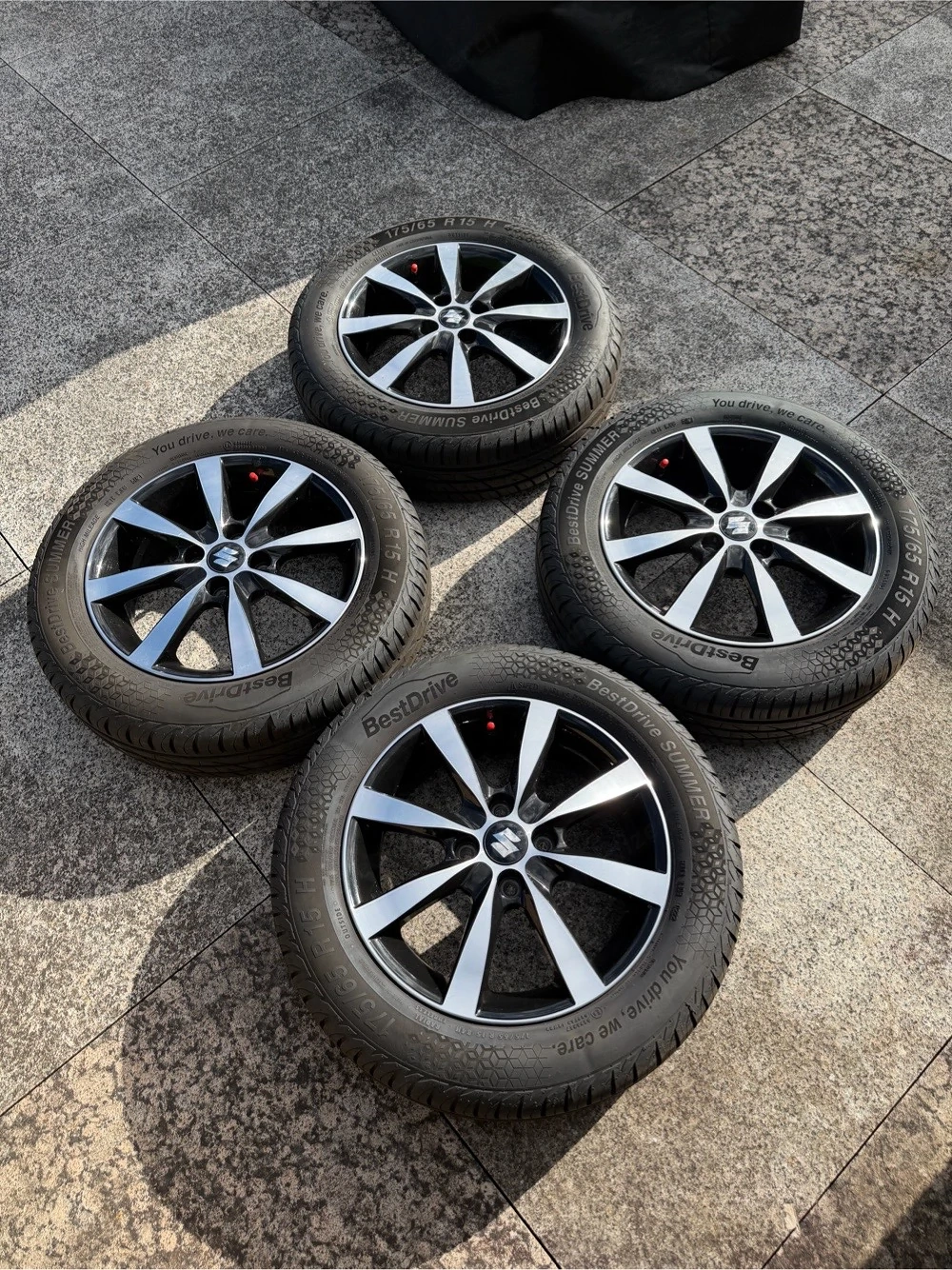 Suzuki Sommerreifen auf Alufelgen