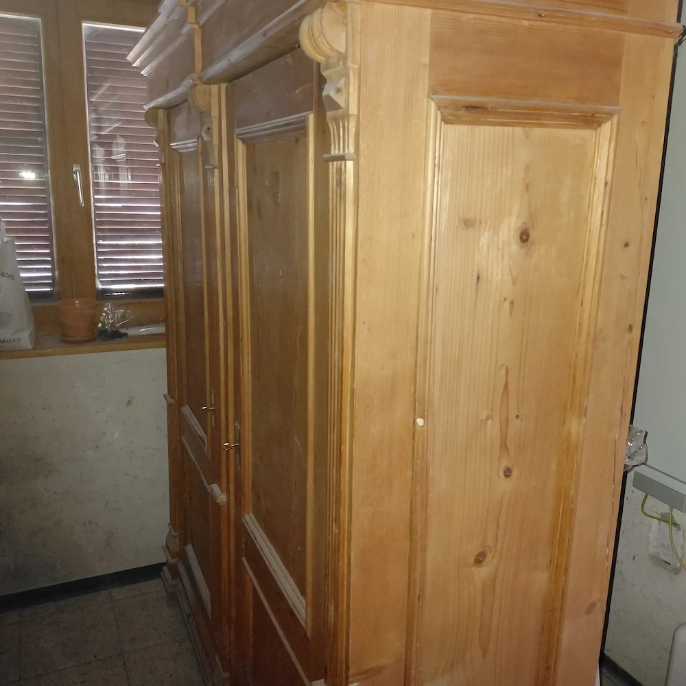 Zweitägigen Schrank 