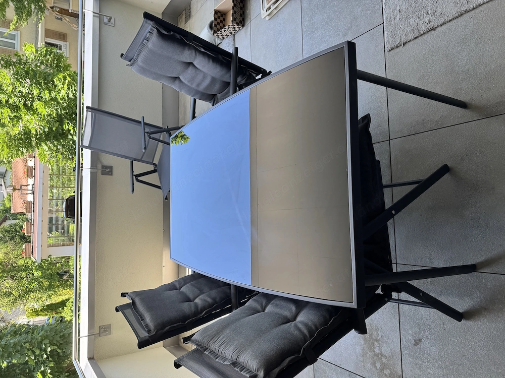 Gartenmöbel 4Stühle und Tisch (1Jahr alt)