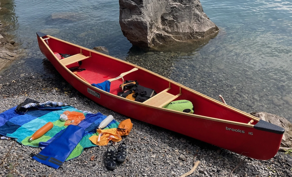 Kanadier Armerlite Brooks 16 rot mit Holzsüllrand und 2 Flechtsitzen aus Esche