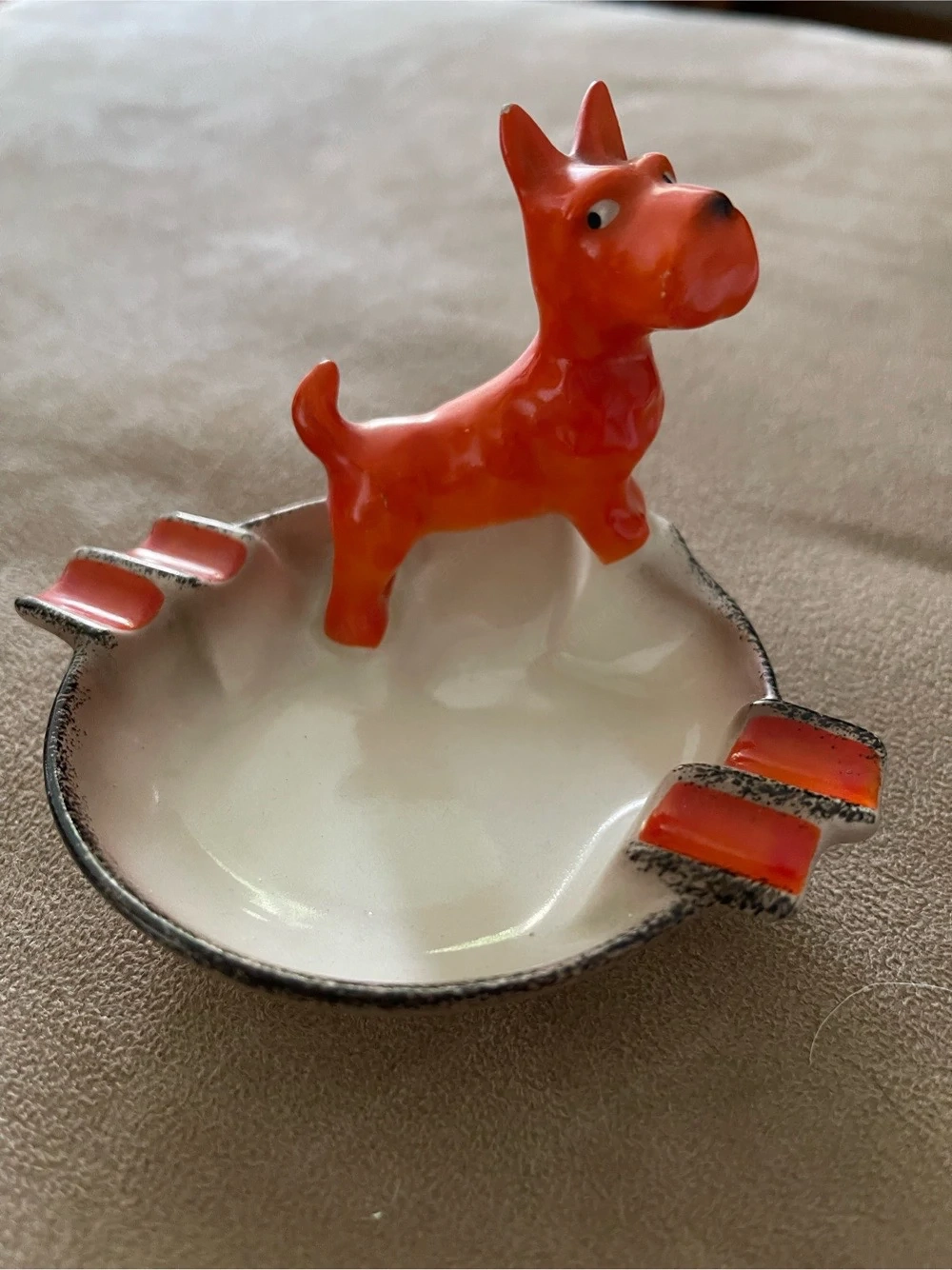 W. Goebel Aschenbecher Terrier