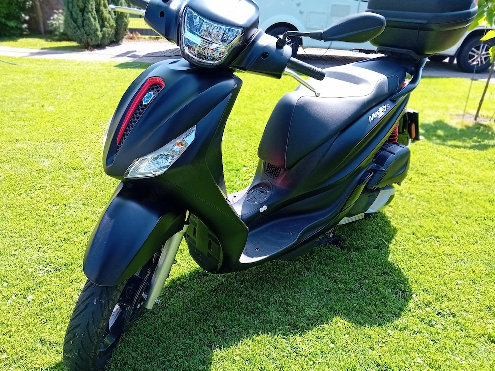 Piaggio Medley ABS- Sport Roller   Scooter