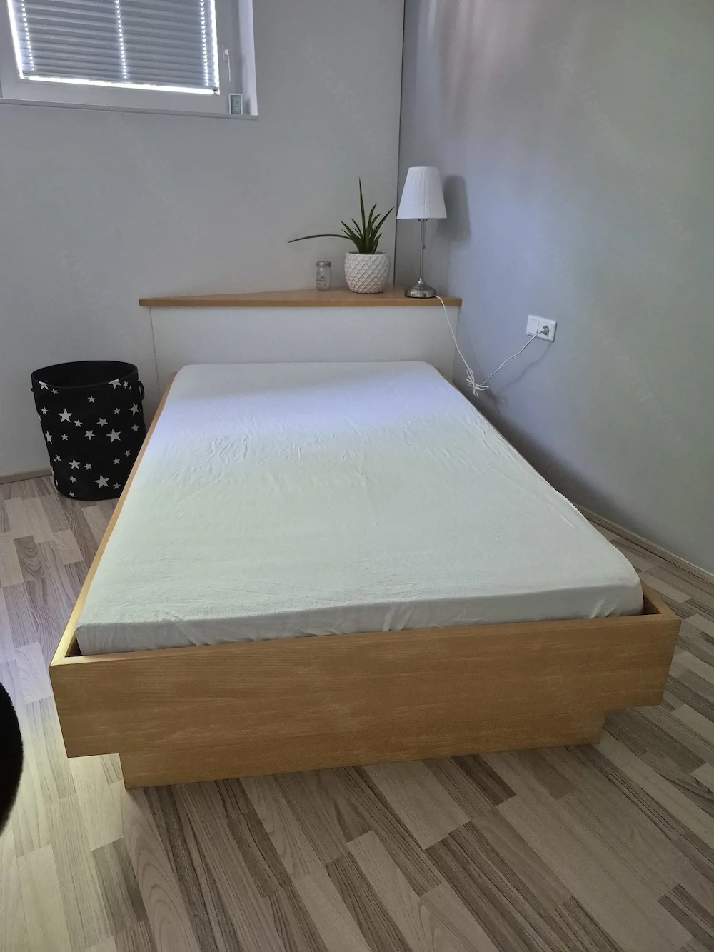 Tischler-Jugendbett zu verkaufen